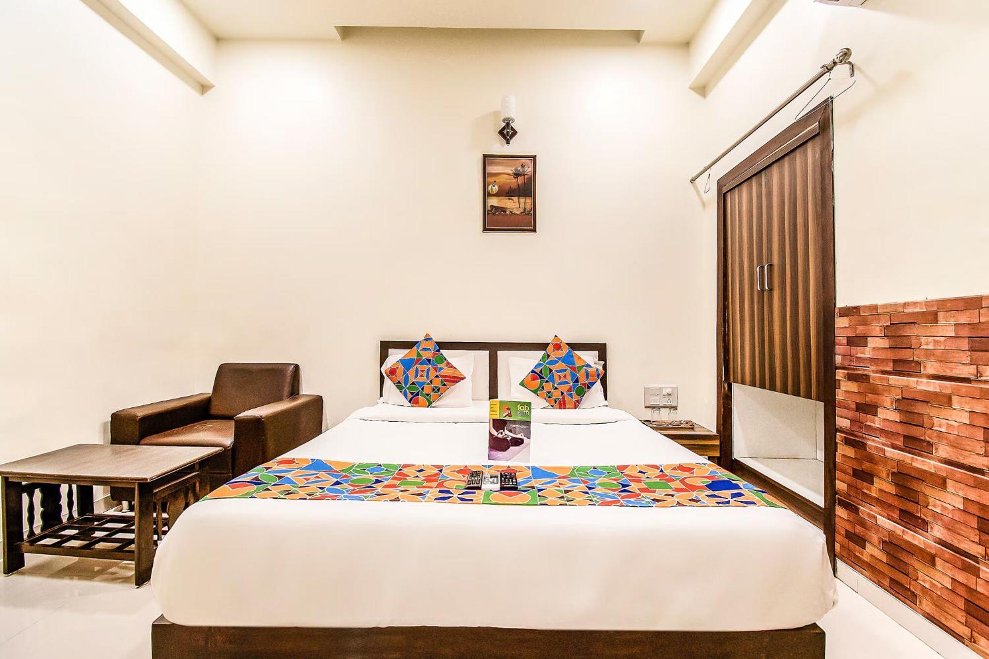Fabhotel Maher Inn Ahmadábád Kültér fotó