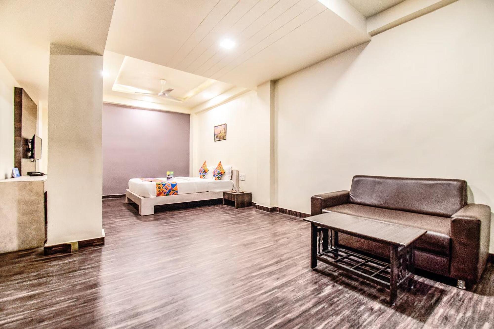Fabhotel Maher Inn Ahmadábád Kültér fotó