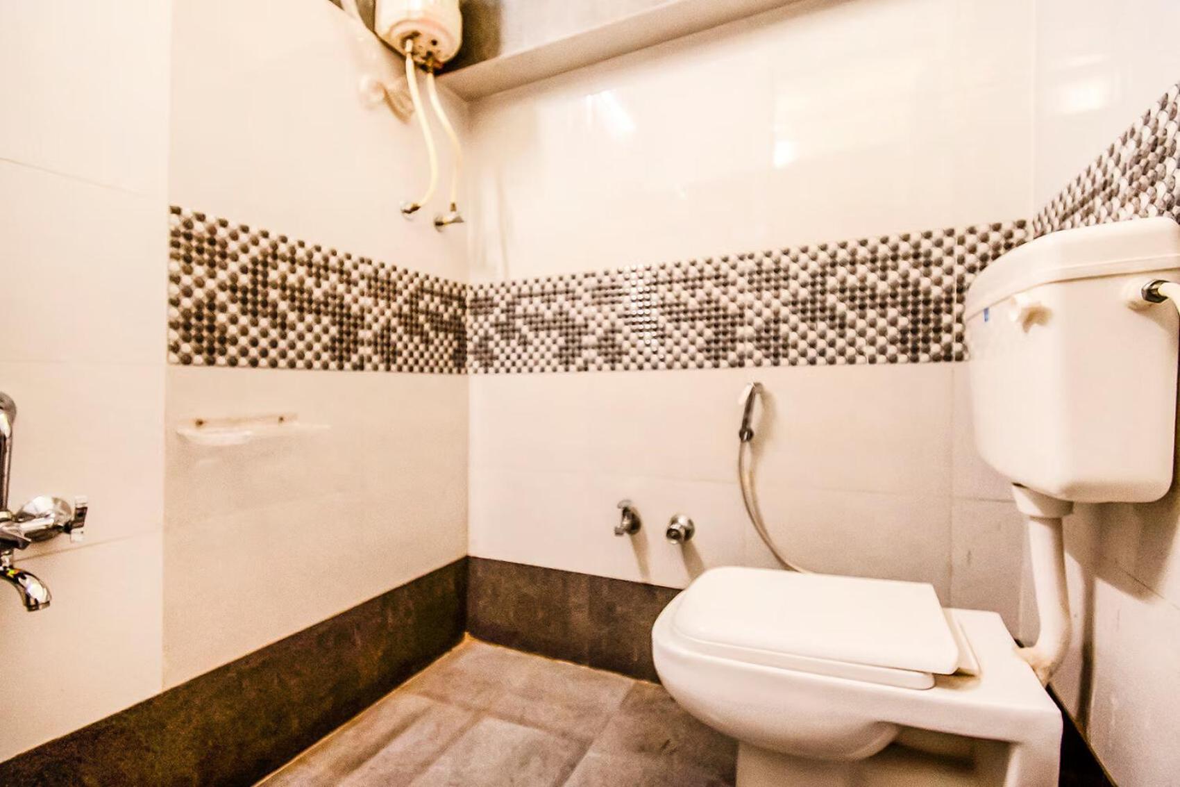 Fabhotel Maher Inn Ahmadábád Kültér fotó
